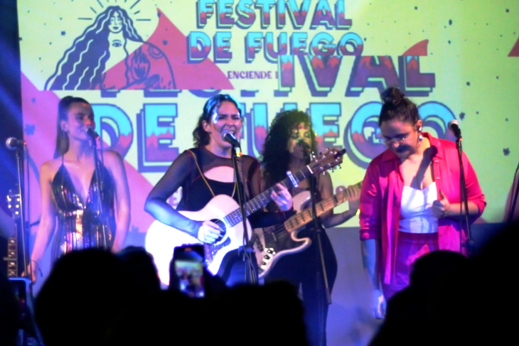 El Festival De Fuego fue creado por el Colectivo De Fuego en el 2022 para abrir más  espacios para mujeres artistas colombianas.