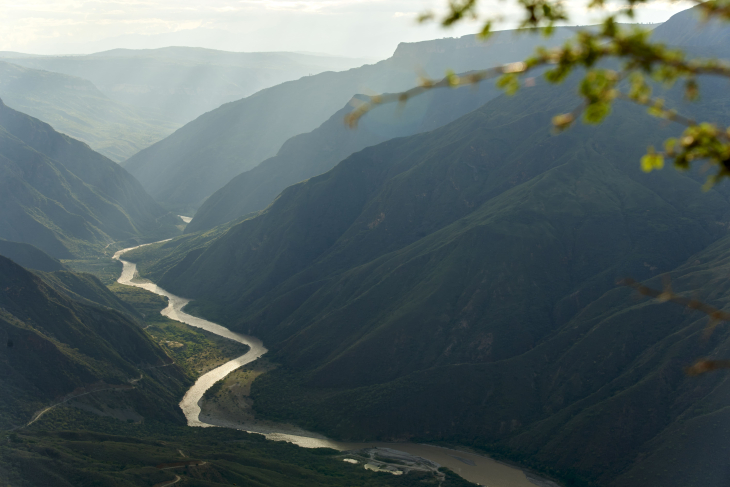 "La dureza y esterilidad de la tierra la han convertido en cierta dulzura del buen vivir que produce admiración en muchos colombianos". En la foto, el Cañón del Chicamocha. Foto: iStock